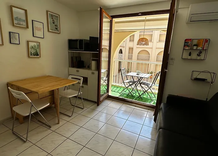 Studio 3 Pers Climatise Renove, Au Calme, Idealement Situe Proche St Raphael-St Tropez, Plage Et Commerces A Pieds