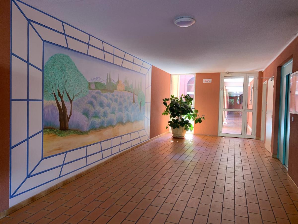 Apartment Tranquil Studio: Coastal Comfort Near St. Raphael & St. Tropez Frejus