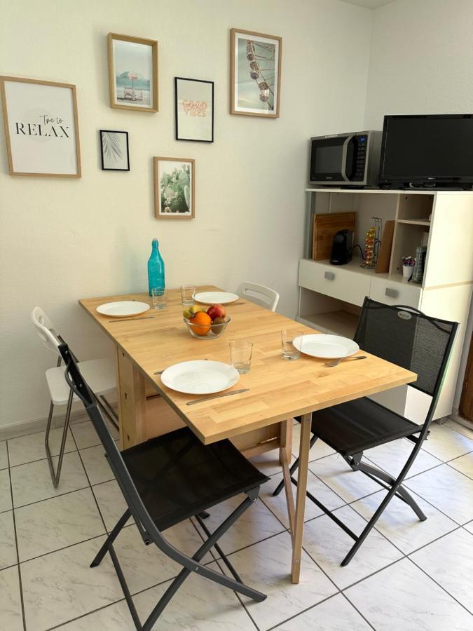 Apartment Tranquil Studio: Coastal Comfort Near St. Raphael & St. Tropez *