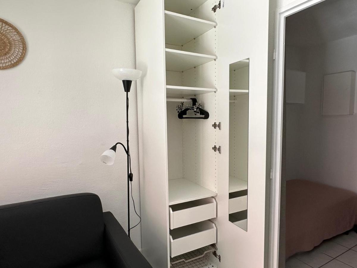 Apartamento 3 Pers Climatise Renove, Au Calme, Idealement Situe Proche St Raphael-st Tropez, Et Commerces A Pieds