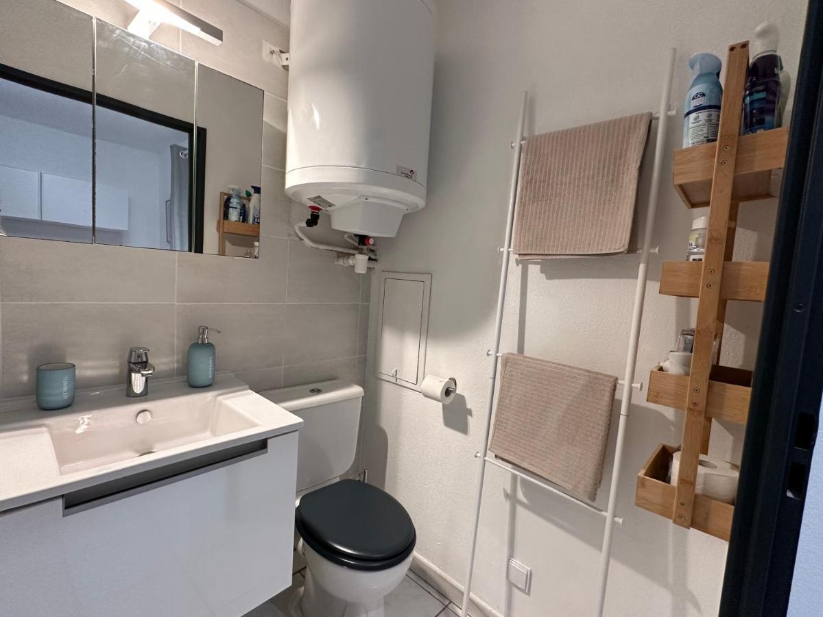 Tranquil Studio: Coastal Comfort Near St. Raphael & St. Tropez Apartment
