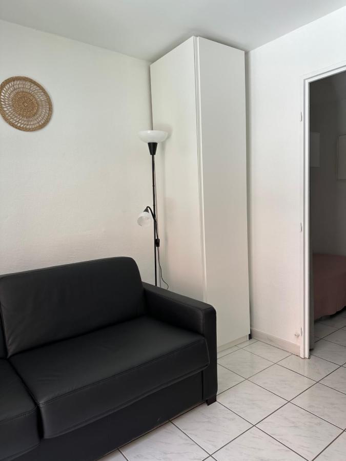 Apartment Tranquil Studio: Coastal Comfort Near St. Raphael & St. Tropez Frejus
