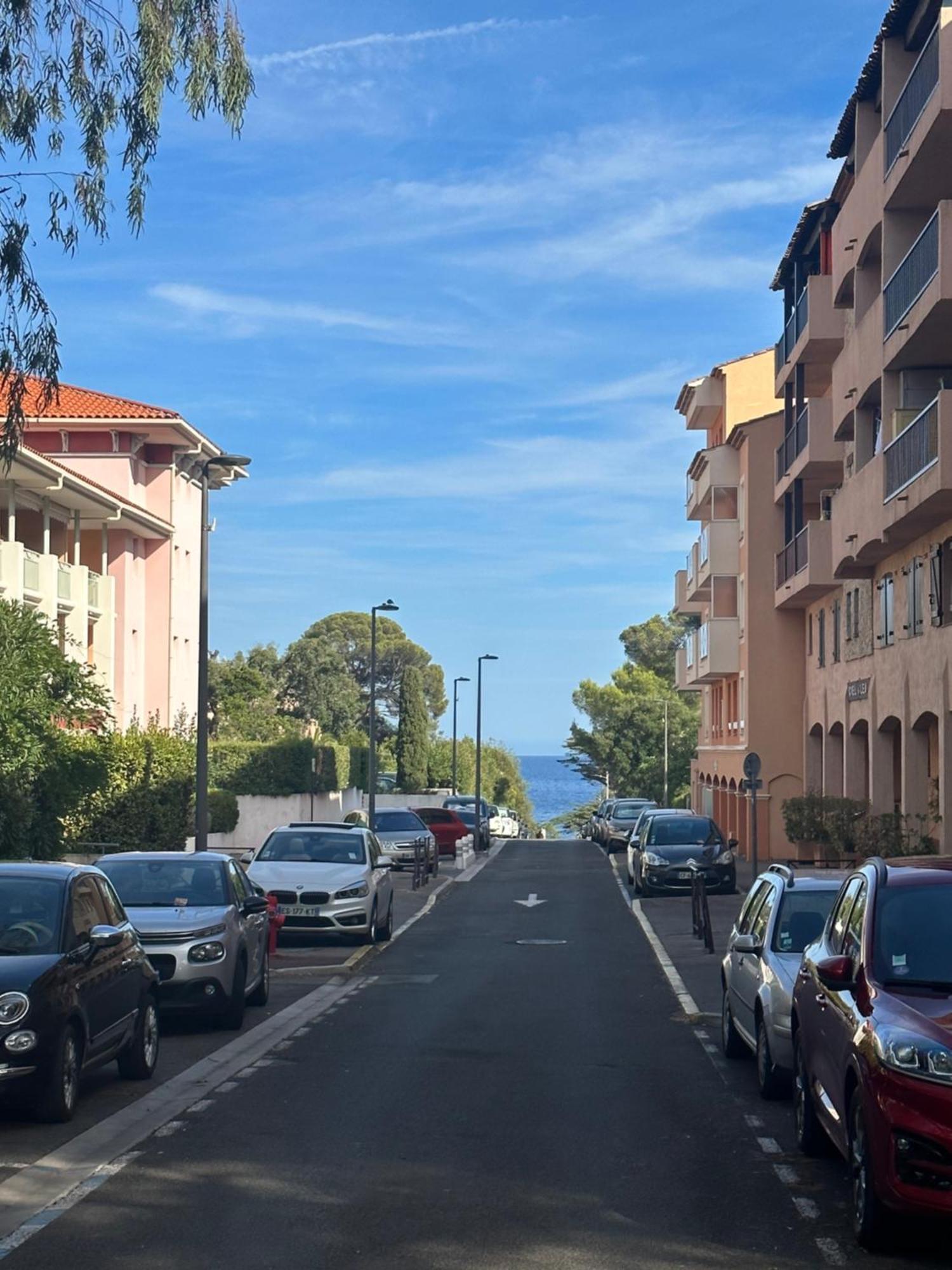 Tranquil Studio: Coastal Comfort Near St. Raphael & St. Tropez Apartment Frejus