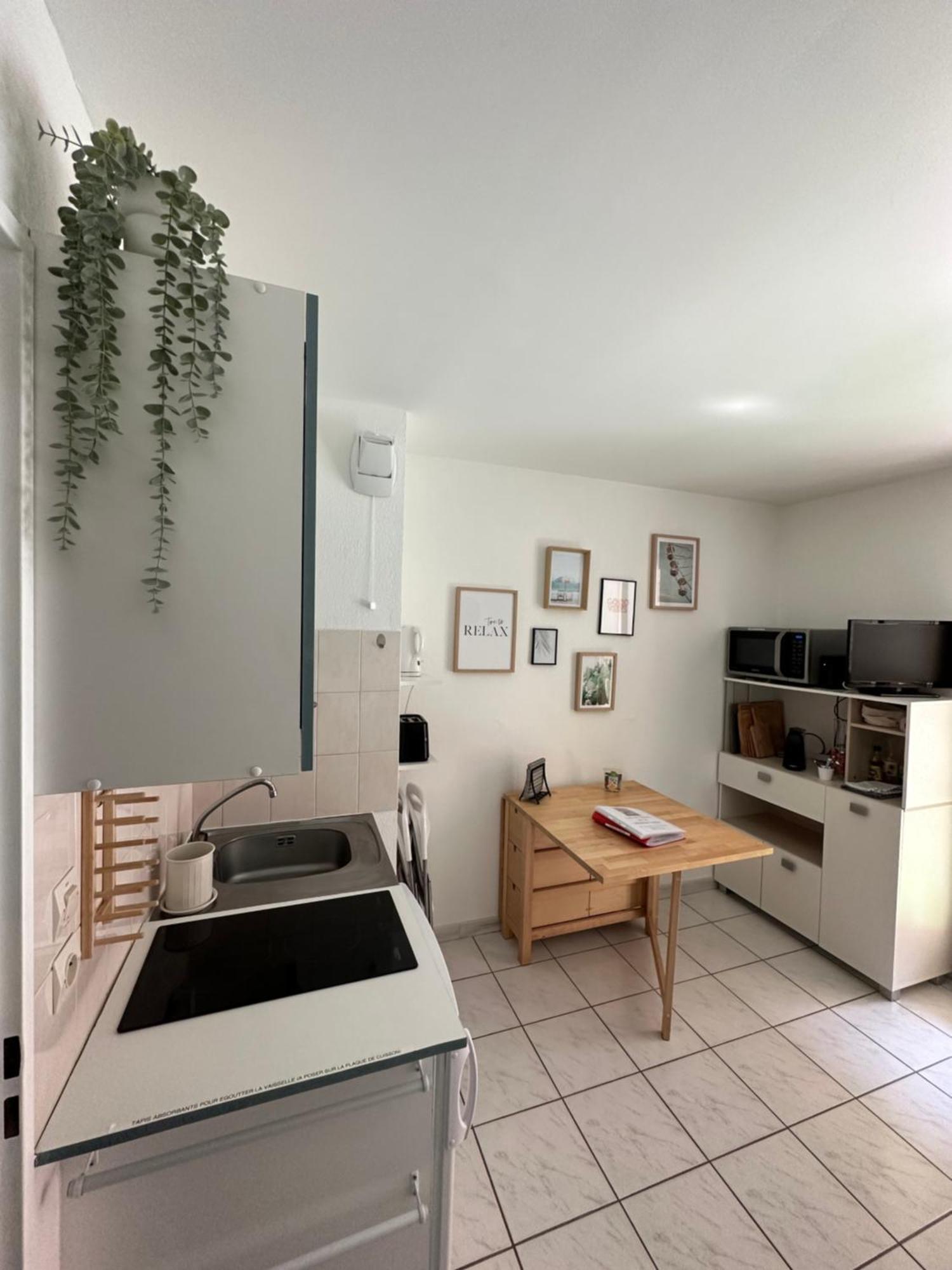 Tranquil Studio: Coastal Comfort Near St. Raphael & St. Tropez * Frejus