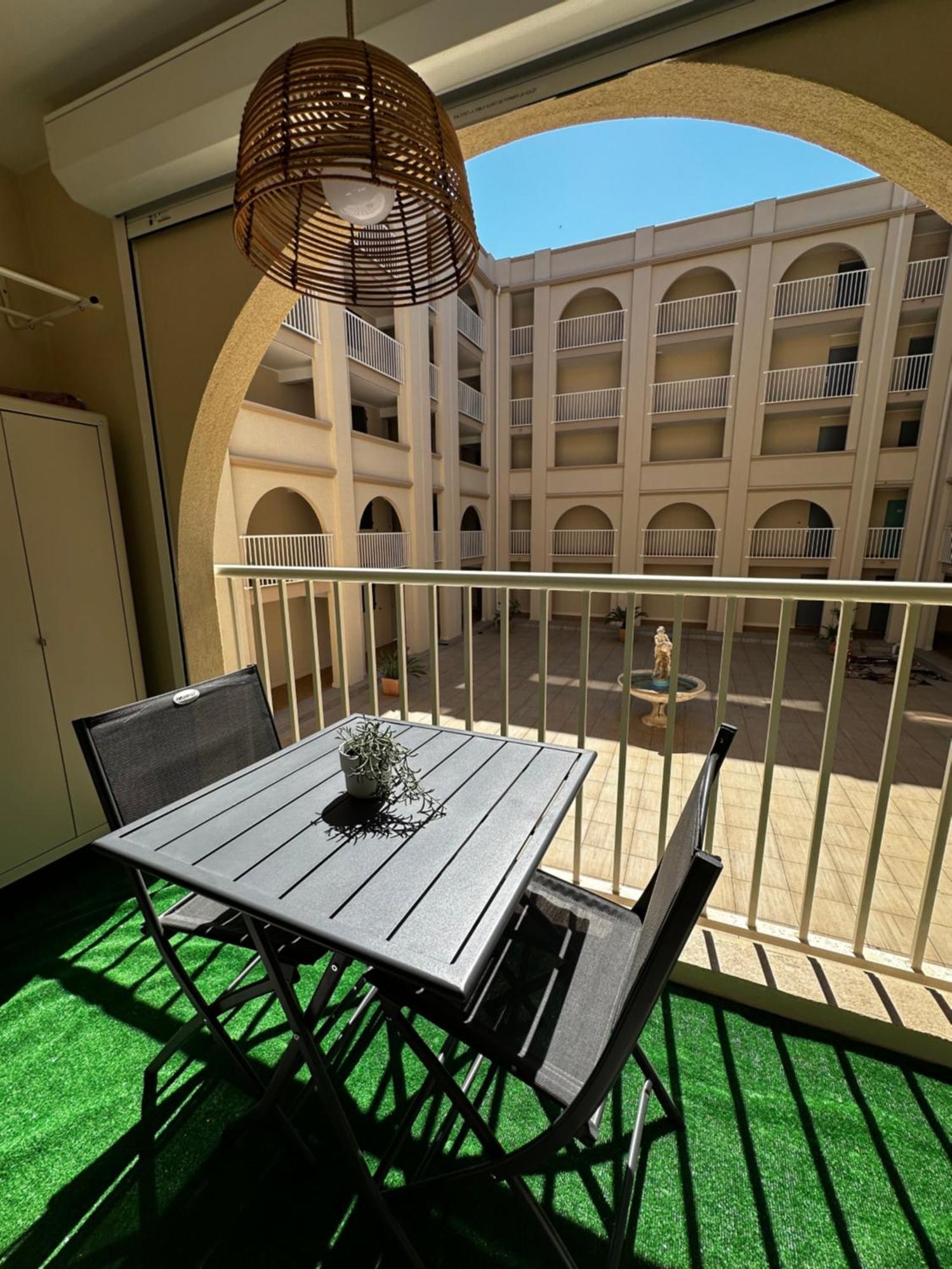 Apartment Tranquil Studio: Coastal Comfort Near St. Raphael & St. Tropez