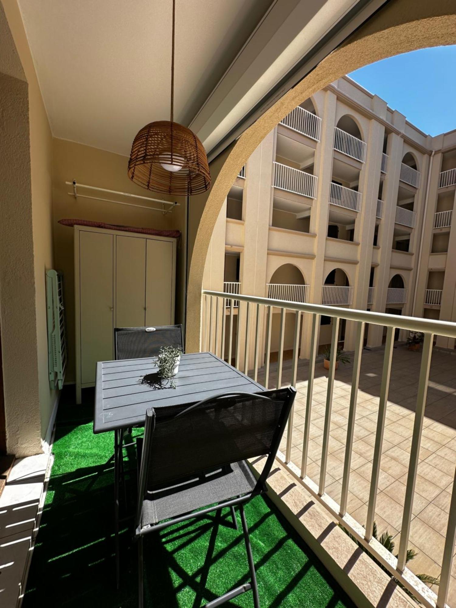 Tranquil Studio: Coastal Comfort Near St. Raphael & St. Tropez Frejus